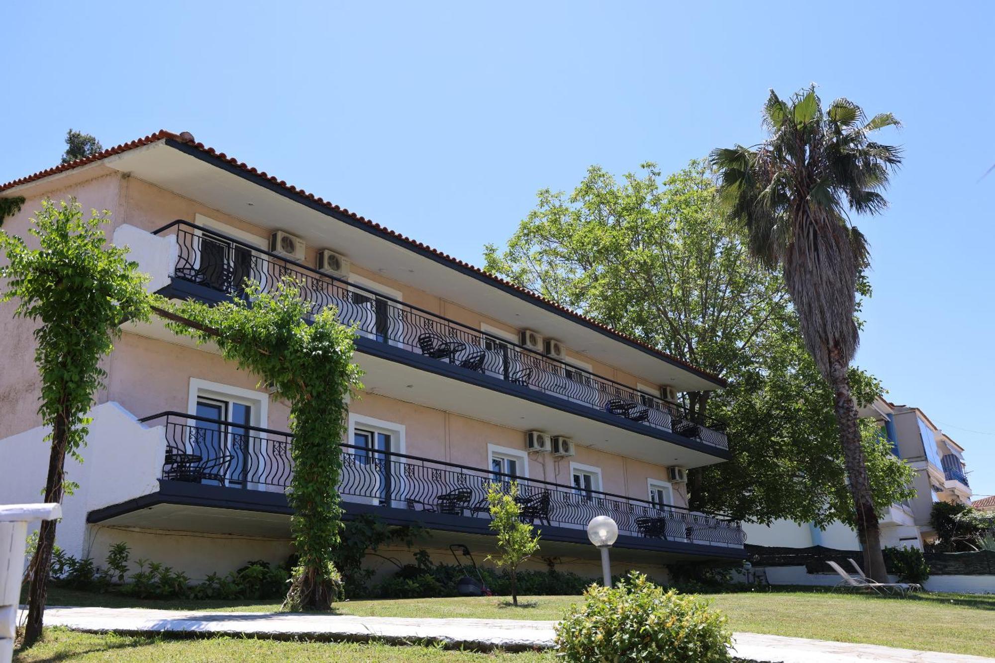 Hotel Jenny, Siviri