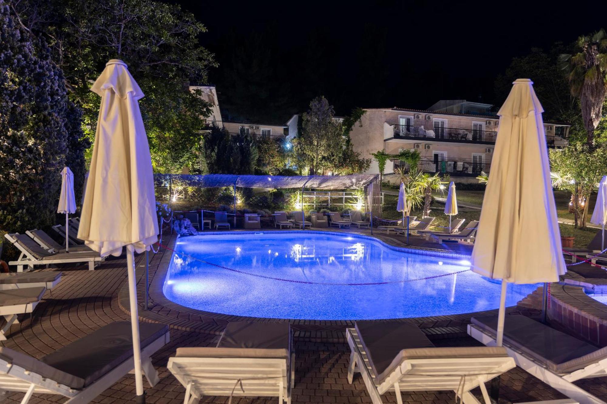 Jenny, Hotel