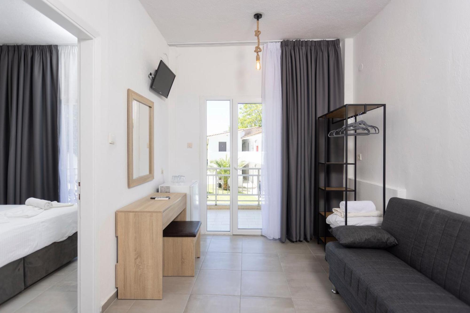 Jenny, Hotel Siviri
