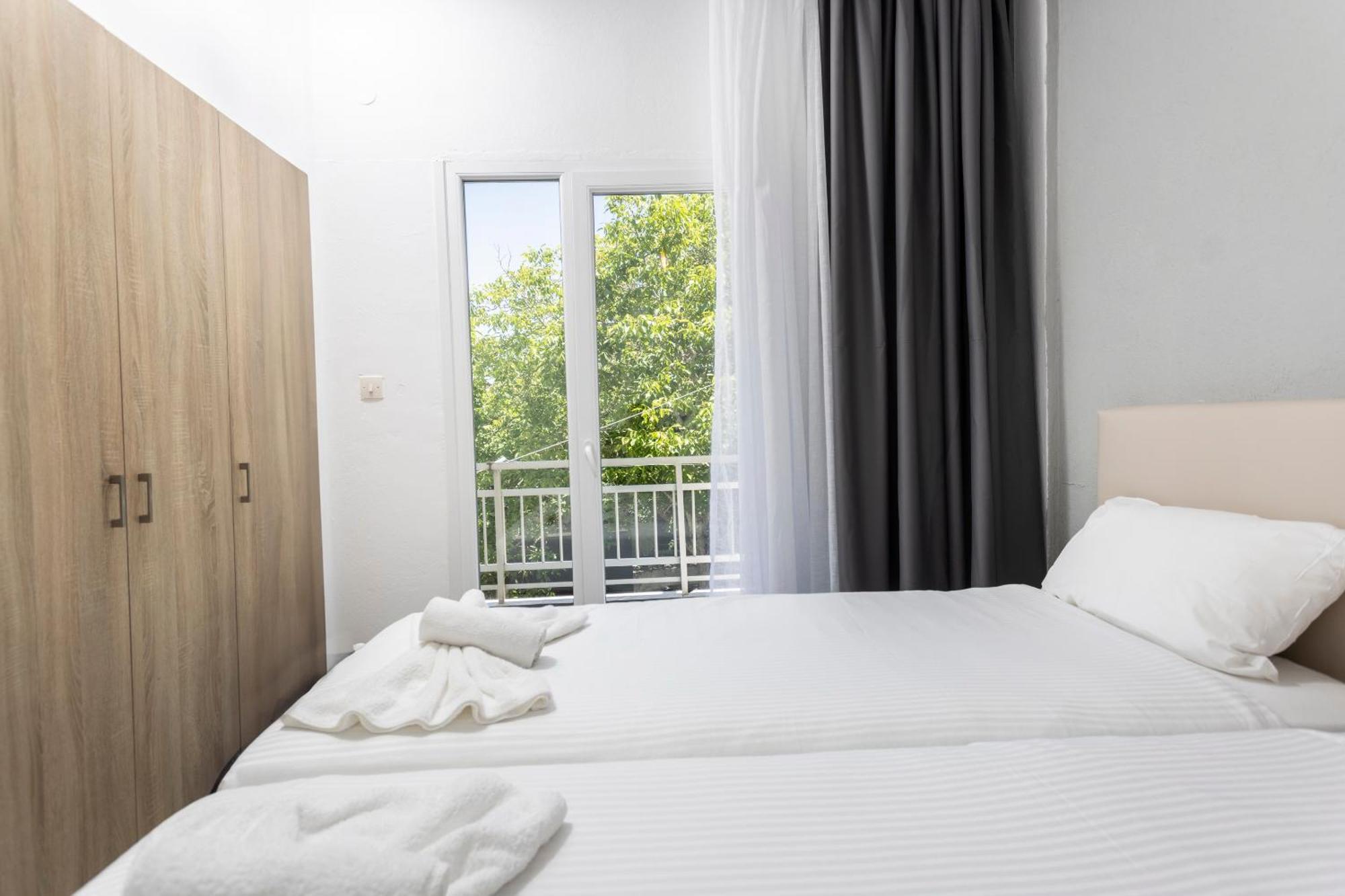 Jenny, Hotel Siviri