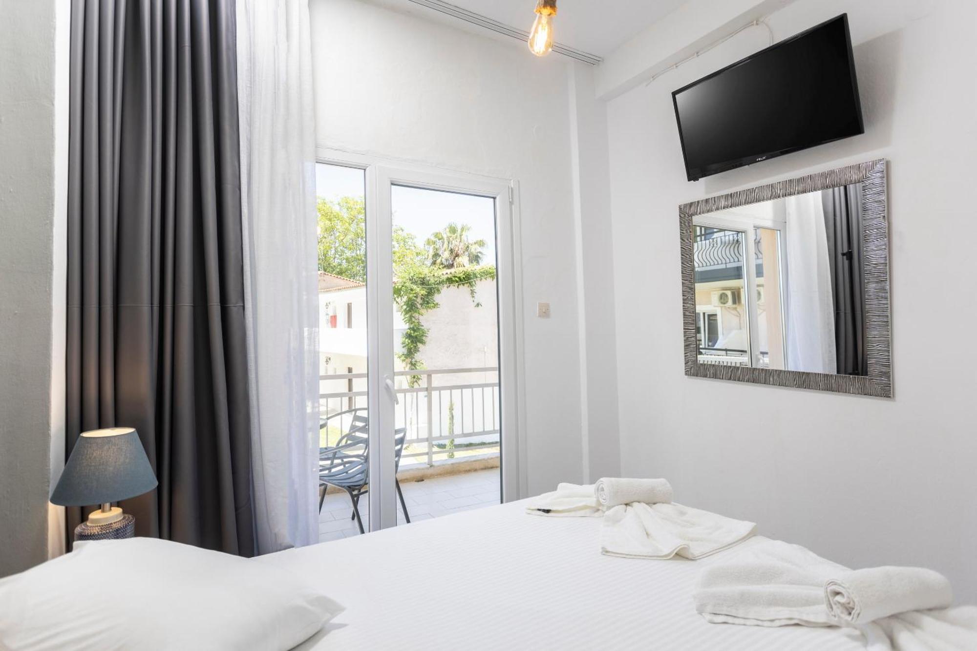 Jenny, Hotel Siviri